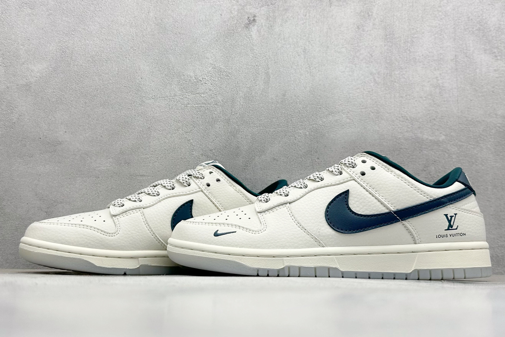 福利特价
Nk SB Dunk Low LV联名 周年高端定制 低帮休闲板鞋
#定制鞋盒 大厂纯原品质