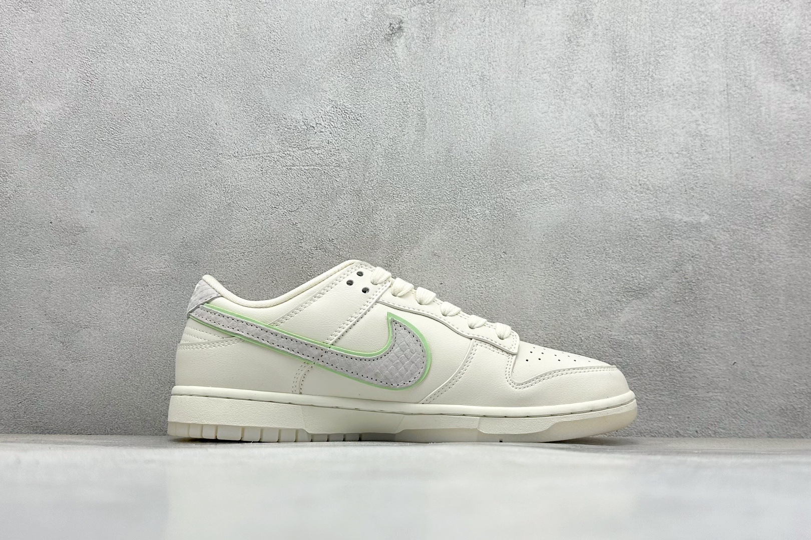 福利特价
Nk SB Dunk Low 龙年限定联名 周年高端定制 低帮休闲板鞋
#定制鞋盒 大厂纯原