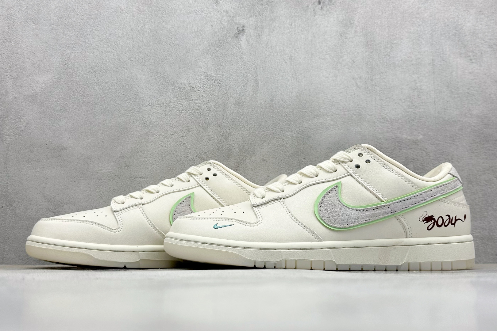 福利特价
Nk SB Dunk Low 龙年限定联名 周年高端定制 低帮休闲板鞋
#定制鞋盒 大厂纯原