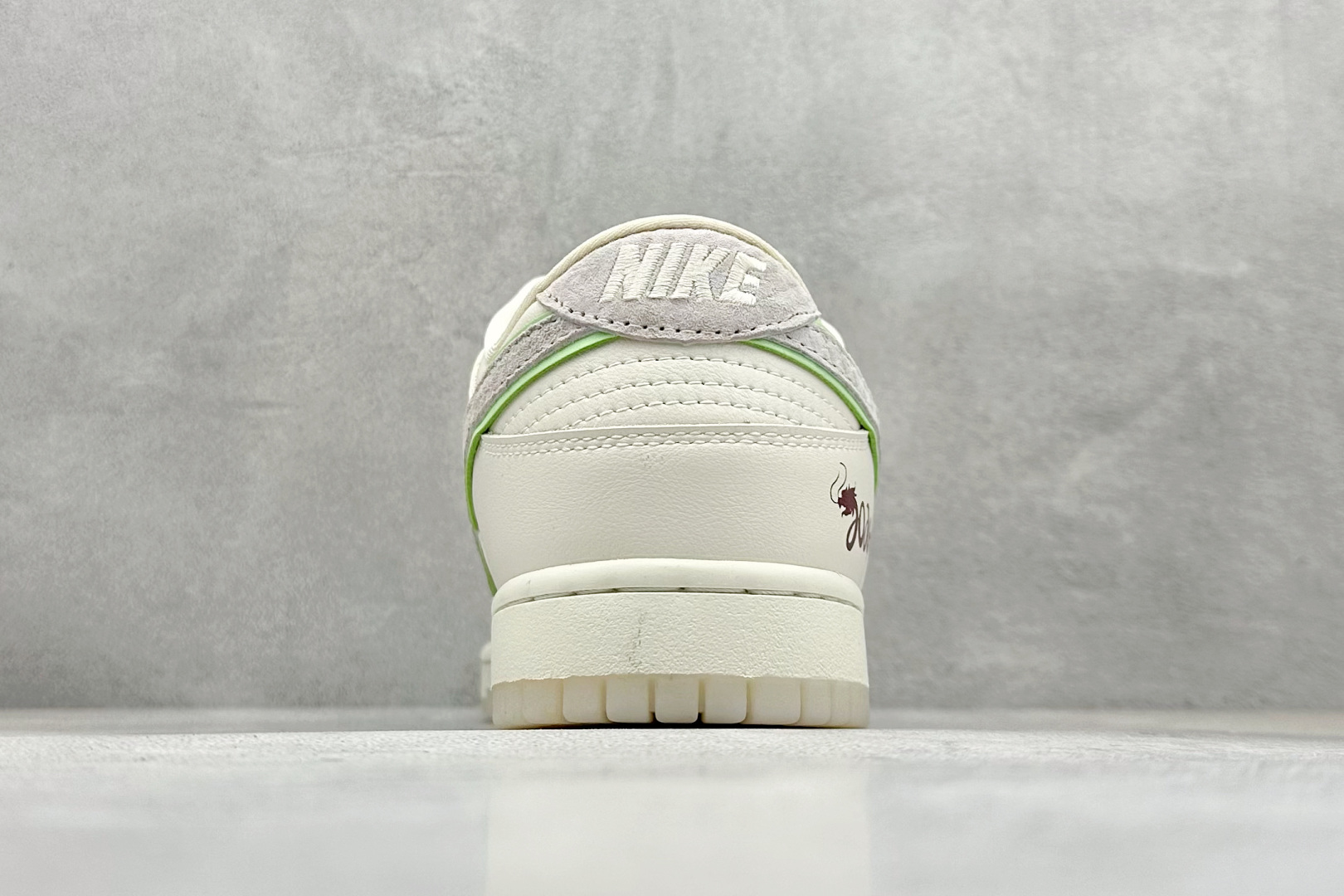 福利特价
Nk SB Dunk Low 龙年限定联名 周年高端定制 低帮休闲板鞋
#定制鞋盒 大厂纯原