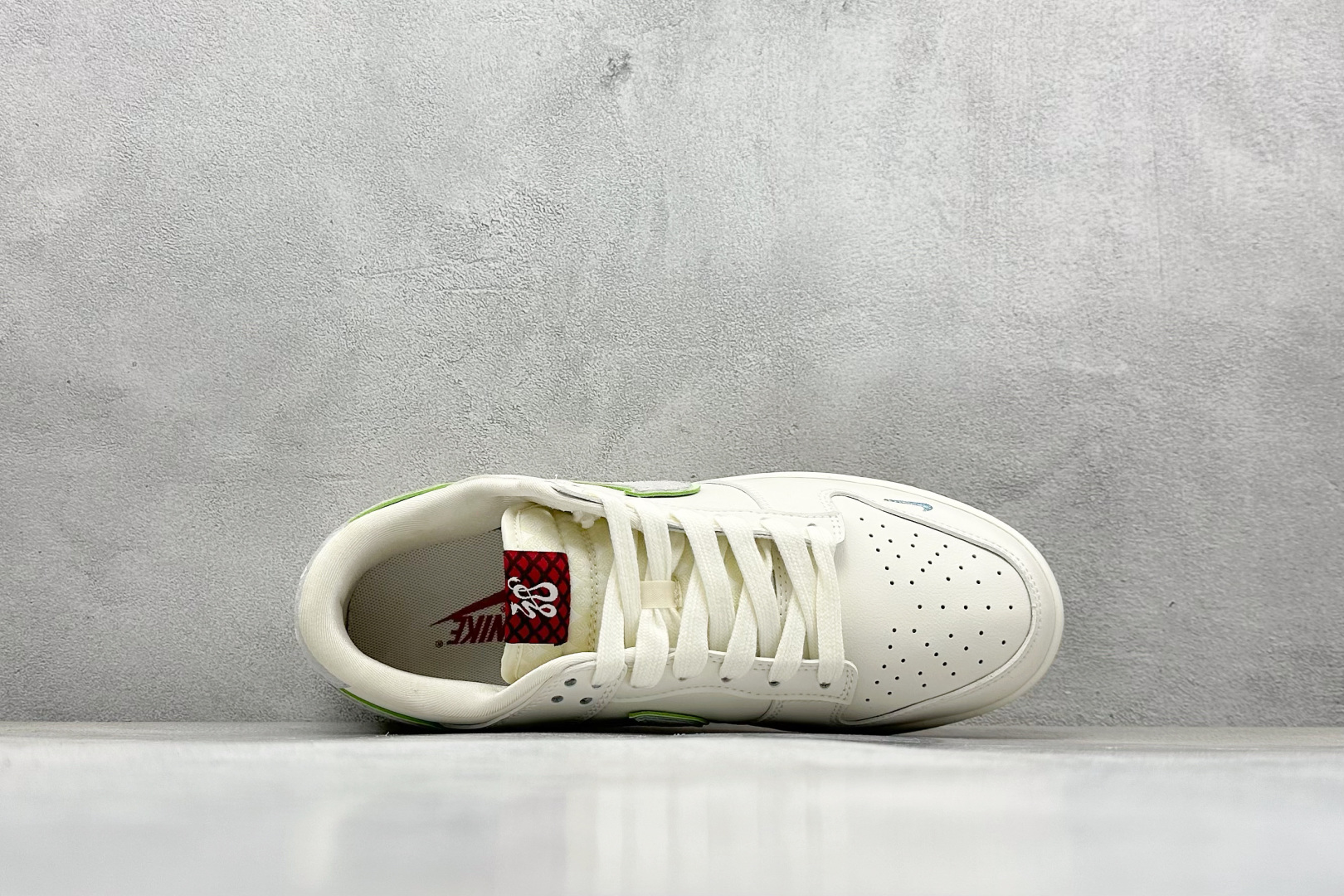 福利特价
Nk SB Dunk Low 龙年限定联名 周年高端定制 低帮休闲板鞋
#定制鞋盒 大厂纯原