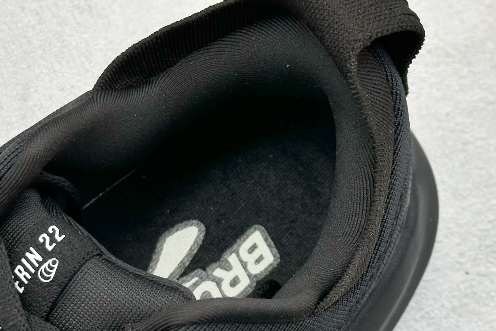 Z版Brooks 布鲁克斯 Glycerin 22 超弹轻盈跑步鞋 110445 2E 020