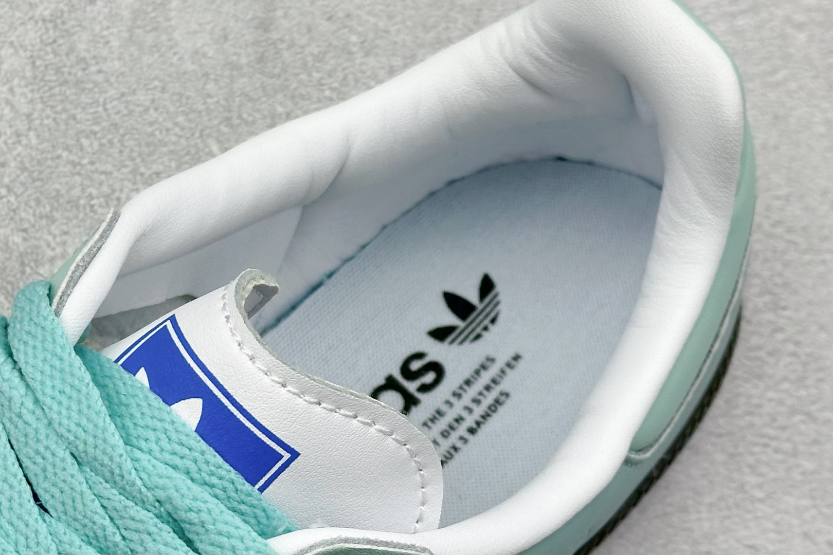 图片[8]-YH长青福利  AD Original Samba OG 复古经典轻便板鞋 带有装饰的超锁缝制和无缝的手感 柔软、柔软的皮革造型和标志性的3条纹完成了精致的外观 正规合身鞋带 鞋面上有绒面鞋垫 橡胶鞋底 享受正畸套筒软感 自50年代首次亮相以来就一直在赢得粉丝的青睐！ 货号：B75806-选品中心