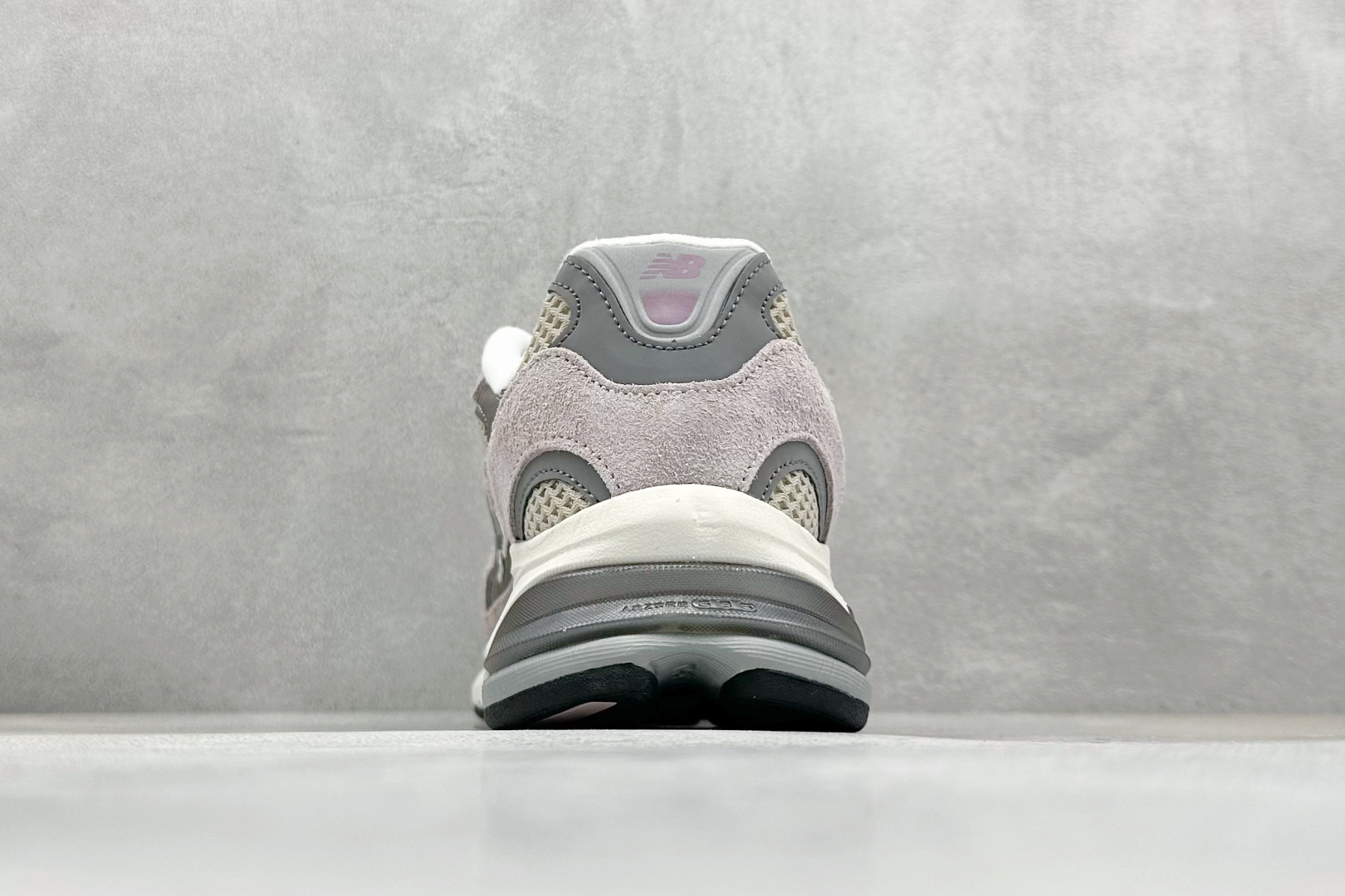 图片[6]-SC版New Balance 2010系列 复古休闲跑步鞋 #鞋面的柔软麂皮搭配尼龙网布，特别透气而且还复古感，不管是搭配牛仔裤还工装裤都是百搭！ 货号：U2010NB1 尺码：36 37 37.5 38 38.5 39 40 40.5 41 42 42.5 43 44 44.5 45-选品中心