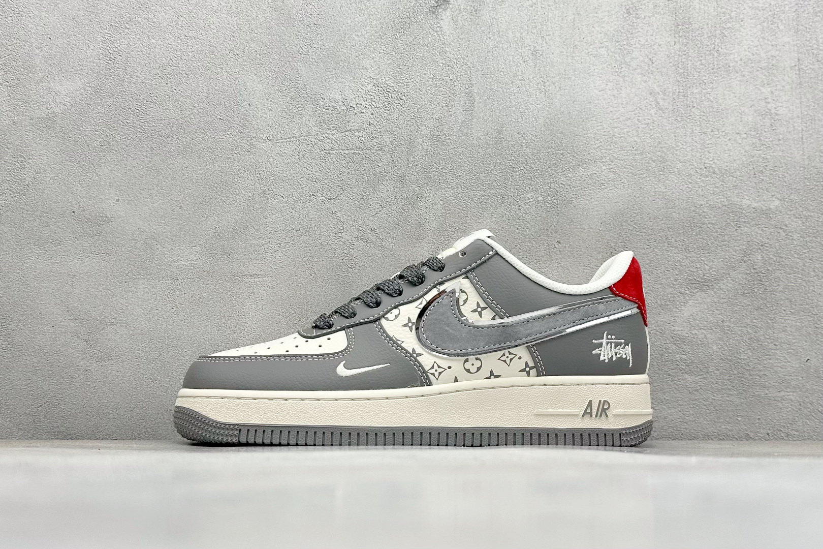 福利特价 
Air Force 1‘07 Low 联名 空军一号低帮休闲板鞋
#原楦头原纸板 原装鞋盒
