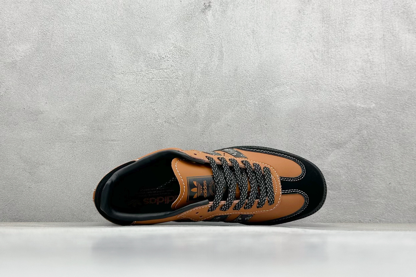 200 adidoriginals Samba OG 小雏菊 黑棕 桑巴舞系列复古经典轻便板鞋 XR0008-Chinese UA Cheap High Quatity Brand Clothes Bags handbags Sneakers wholesale wholesaler seller from China Factory suppliers Fashion Clothing Shoes best Quality Beautiful Price 200 adidoriginals Samba OG 小雏菊 黑棕 桑巴舞系列复古经典轻便板鞋 XR0008