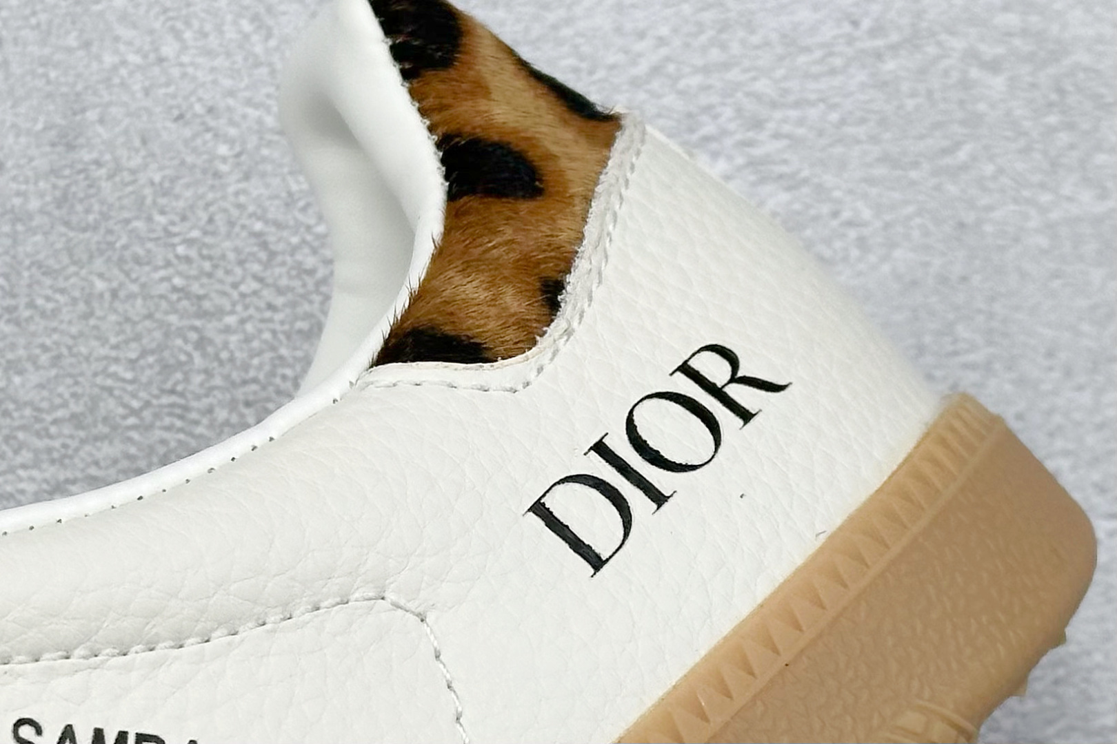 200 adidoriginals Samba OG x DIOR 豹纹 桑巴舞系列复古经典轻便板鞋 XR0009-Chinese UA Cheap High Quatity Brand Clothes Bags handbags Sneakers wholesale wholesaler seller from China Factory suppliers Fashion Clothing Shoes best Quality Beautiful Price 200 adidoriginals Samba OG x DIOR 豹纹 桑巴舞系列复古经典轻便板鞋 XR0009