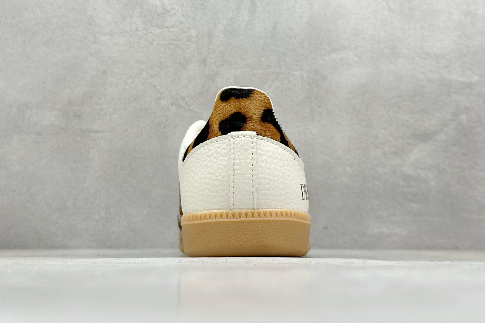 200 adidoriginals Samba OG x DIOR 豹纹 桑巴舞系列复古经典轻便板鞋 XR0009-Chinese UA Cheap High Quatity Brand Clothes Bags handbags Sneakers wholesale wholesaler seller from China Factory suppliers Fashion Clothing Shoes best Quality Beautiful Price 200 adidoriginals Samba OG x DIOR 豹纹 桑巴舞系列复古经典轻便板鞋 XR0009