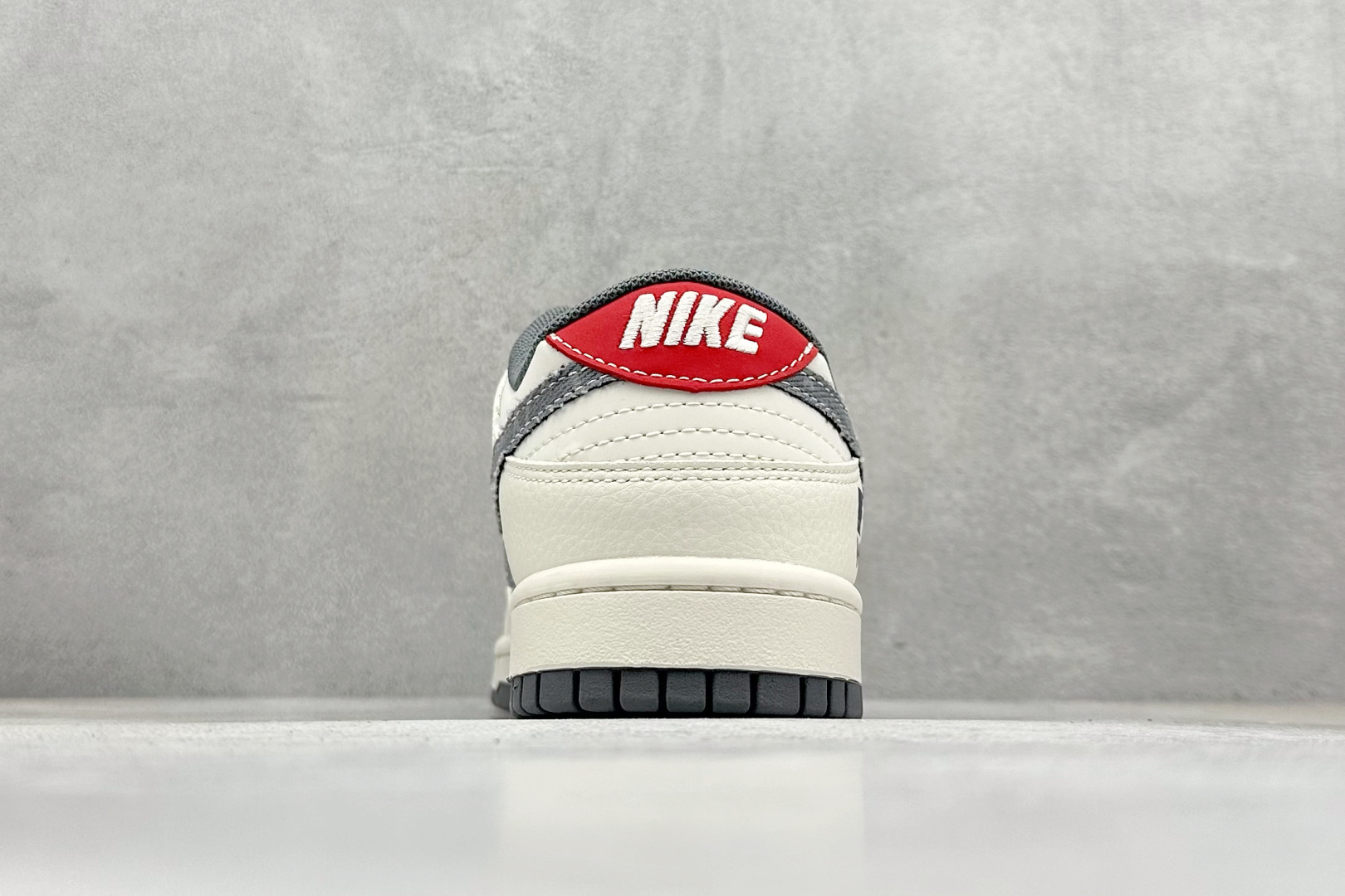 240 Nike SB Dunk Low x MLB 白黑双小勾 HS8068-055-Chinese UA Cheap High Quatity Brand Clothes Bags handbags Sneakers wholesale wholesaler seller from China Factory suppliers Fashion Clothing Shoes best Quality Beautiful Price 240 Nike SB Dunk Low x MLB 白黑双小勾 HS8068-055