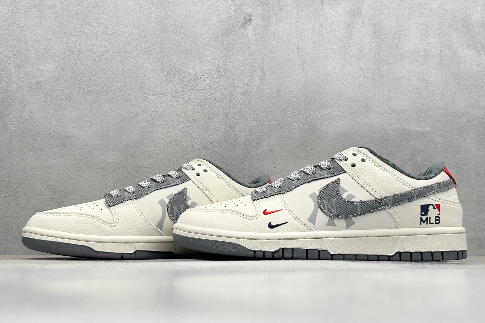 240 Nike SB Dunk Low x MLB 白黑双小勾 HS8068-055-Chinese UA Cheap High Quatity Brand Clothes Bags handbags Sneakers wholesale wholesaler seller from China Factory suppliers Fashion Clothing Shoes best Quality Beautiful Price 240 Nike SB Dunk Low x MLB 白黑双小勾 HS8068-055