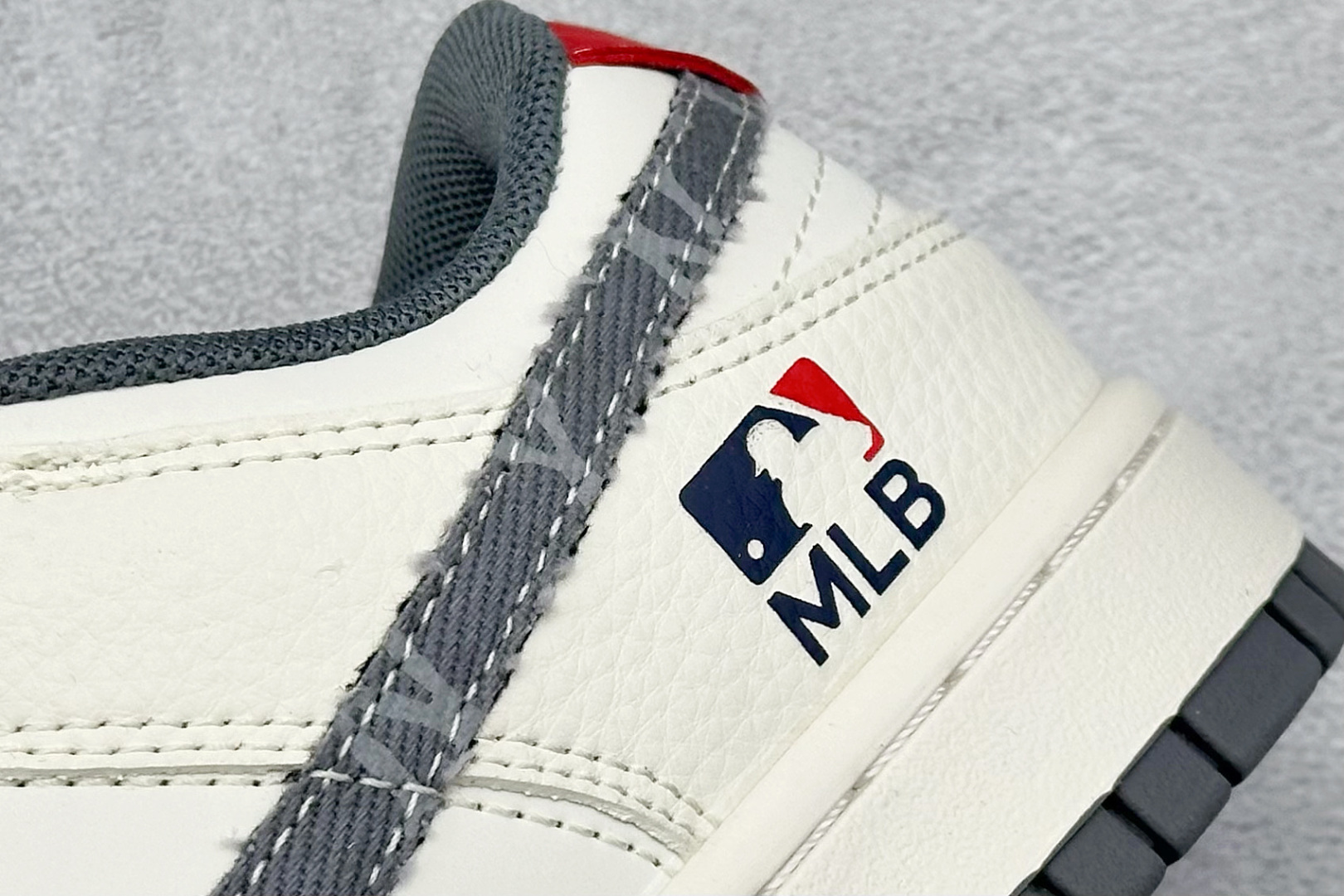 240 Nike SB Dunk Low x MLB 白黑双小勾 HS8068-055-Chinese UA Cheap High Quatity Brand Clothes Bags handbags Sneakers wholesale wholesaler seller from China Factory suppliers Fashion Clothing Shoes best Quality Beautiful Price 240 Nike SB Dunk Low x MLB 白黑双小勾 HS8068-055