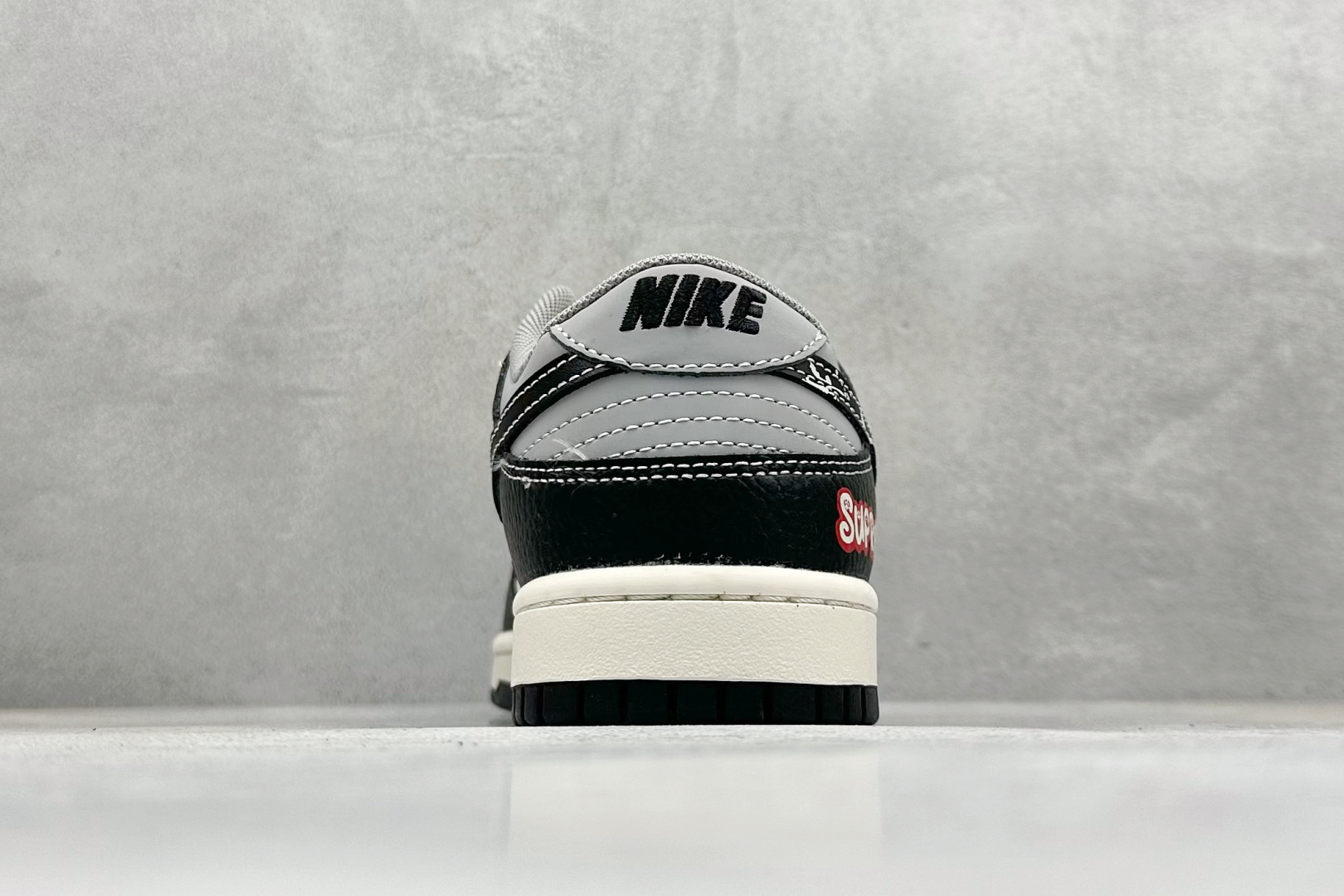 240 Nike SB Dunk Low x Superme 黑白 HS2506-210-Chinese UA Cheap High Quatity Brand Clothes Bags handbags Sneakers wholesale wholesaler seller from China Factory suppliers Fashion Clothing Shoes best Quality Beautiful Price 240 Nike SB Dunk Low x Superme 黑白 HS2506-210