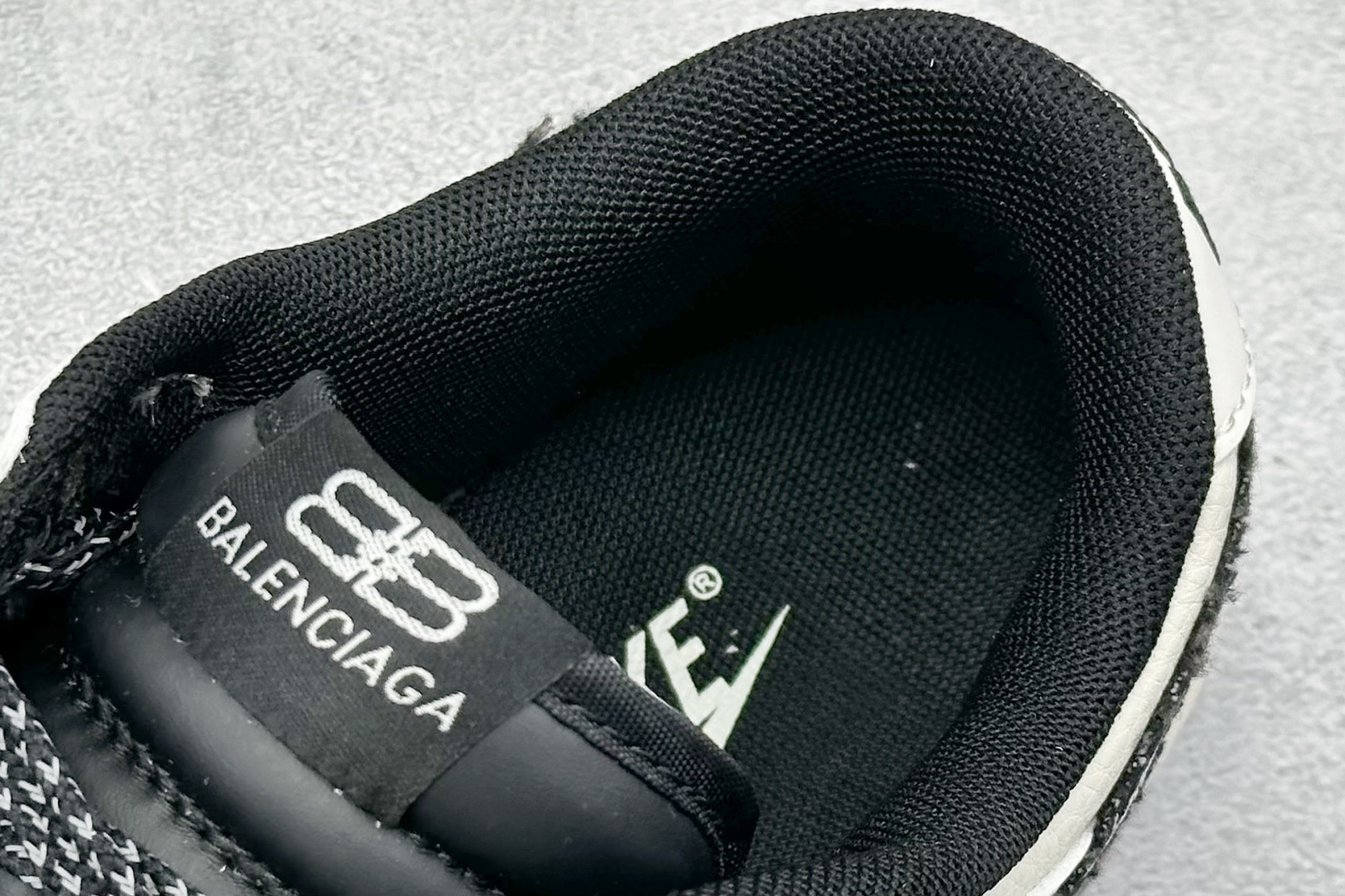 240 Nike SB Dunk Low x Balenciaga 黑白小勾 XD1588-226-Chinese UA Cheap High Quatity Brand Clothes Bags handbags Sneakers wholesale wholesaler seller from China Factory suppliers Fashion Clothing Shoes best Quality Beautiful Price 240 Nike SB Dunk Low x Balenciaga 黑白小勾 XD1588-226