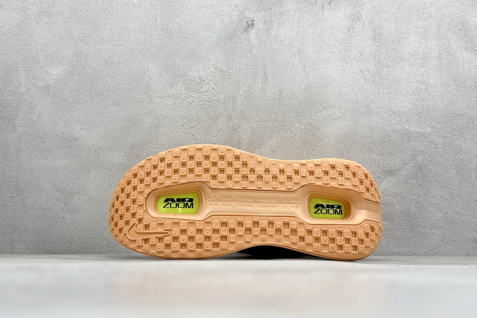 260 NIKE VOMERO PREMIUM 全掌气垫纤维气柱网面跑步鞋 HQ2050-100-Chinese UA Cheap High Quatity Brand Clothes Bags handbags Sneakers wholesale wholesaler seller from China Factory suppliers Fashion Clothing Shoes best Quality Beautiful Price 260 NIKE VOMERO PREMIUM 全掌气垫纤维气柱网面跑步鞋 HQ2050-100