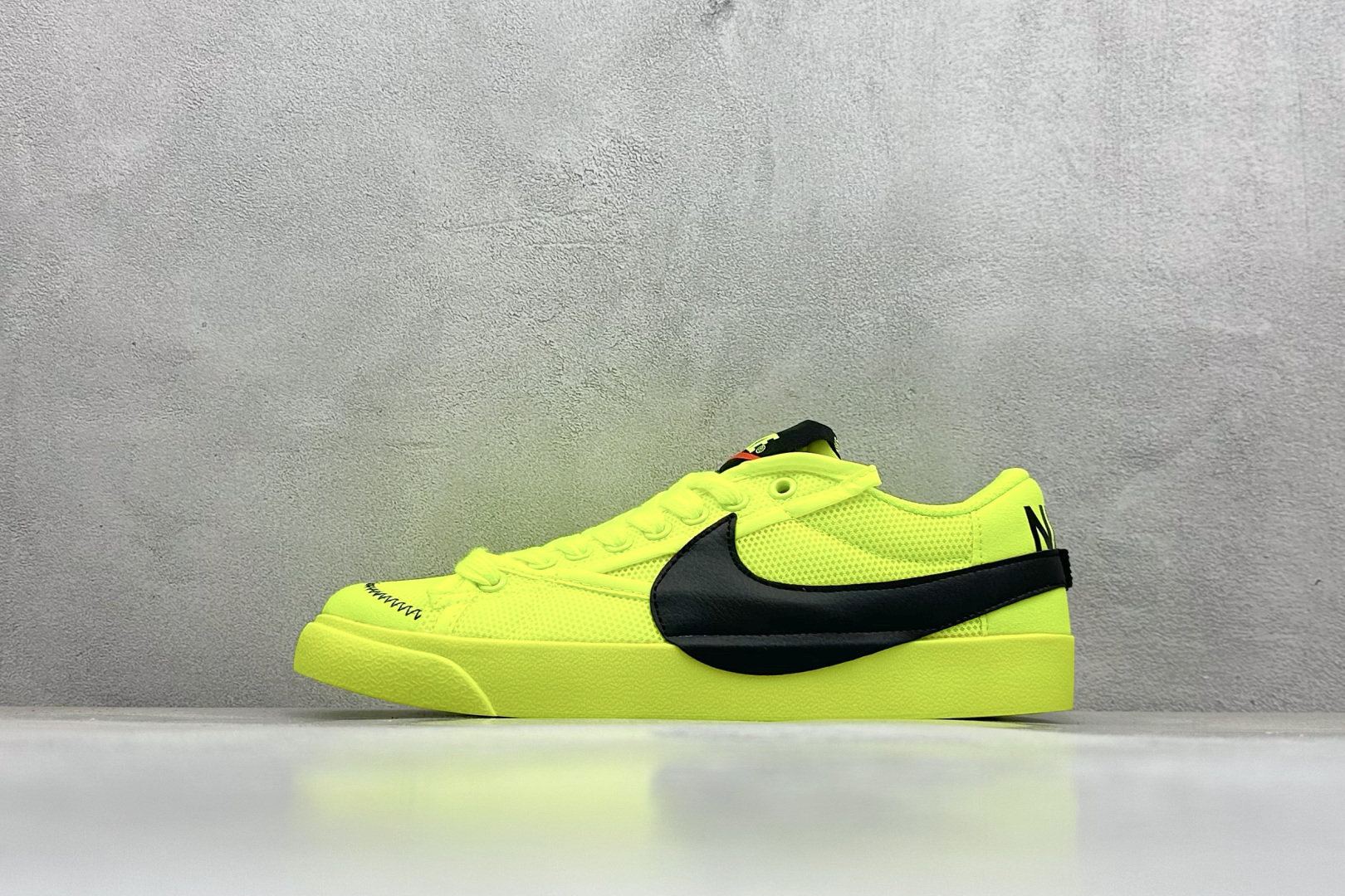 NO:354980,Local terminal store NIke Blazer Mid’77 Jumbo Classic versatile low-top Trailblazer casual sports shoes Real sulfide aluminum last production Original fabric splicing Exclusive cut-out perfect shoe shape Taiwan imported soft lychee top leather Original box real label Correct environmentally friendly midsole Original mold opening Article number: DQ1470-301 Size 36-45 Code 26,19860909本地 终端放店 NIke Blazer Mid‘77 Jumbo 经典百搭低帮开拓者休闲运动板鞋 真硫化铝楦制作 原厂布料拼接 独家裁片完美鞋型 台湾进口软感荔枝头层皮 原盒真标 正确环保中底 原版开模 货号: DQ1470-301 尺码36-45 编码26,,Men's shoes