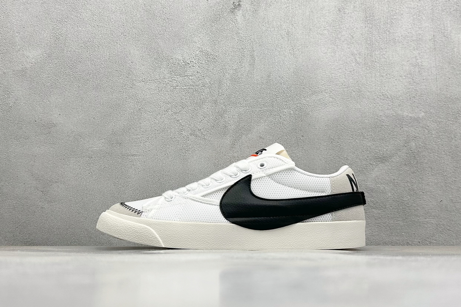 NO:354991,Local terminal store NIke Blazer Mid’77 Jumbo Classic versatile low-top Trailblazer casual sports shoes Real sulfide aluminum last production Original fabric splicing Exclusive cut-out perfect shoe shape Taiwan imported soft lychee top leather Original box real label Correct environmentally friendly midsole Original mold opening Article number: DN2158-101 Size 36-45 Code 26,19860909本地 终端放店 NIke Blazer Mid‘77 Jumbo 经典百搭低帮开拓者休闲运动板鞋 真硫化铝楦制作 原厂布料拼接 独家裁片完美鞋型 台湾进口软感荔枝头层皮 原盒真标 正确环保中底 原版开模 货号: DN2158-101 尺码36-45 编码26,,Men's shoes