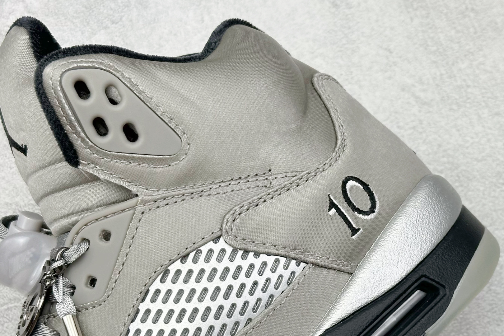 380 F版Air Jordan 5 Wings “Medium Grey/Black”灰黑色 IO2038-001-Chinese UA Cheap High Quatity Brand Clothes Bags handbags Sneakers wholesale wholesaler seller from China Factory suppliers Fashion Clothing Shoes best Quality Beautiful Price 380 F版Air Jordan 5 Wings “Medium Grey/Black”灰黑色 IO2038-001