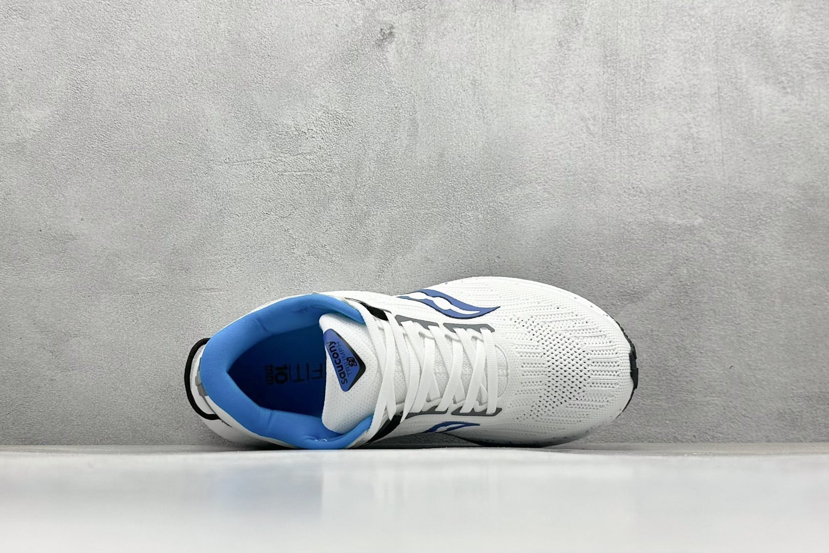 180 SF版Saucony Triumph 21 索康尼旗舰级缓震型跑鞋 S20881-Chinese UA Cheap High Quatity Brand Clothes Bags handbags Sneakers wholesale wholesaler seller from China Factory suppliers Fashion Clothing Shoes best Quality Beautiful Price 180 SF版Saucony Triumph 21 索康尼旗舰级缓震型跑鞋 S20881