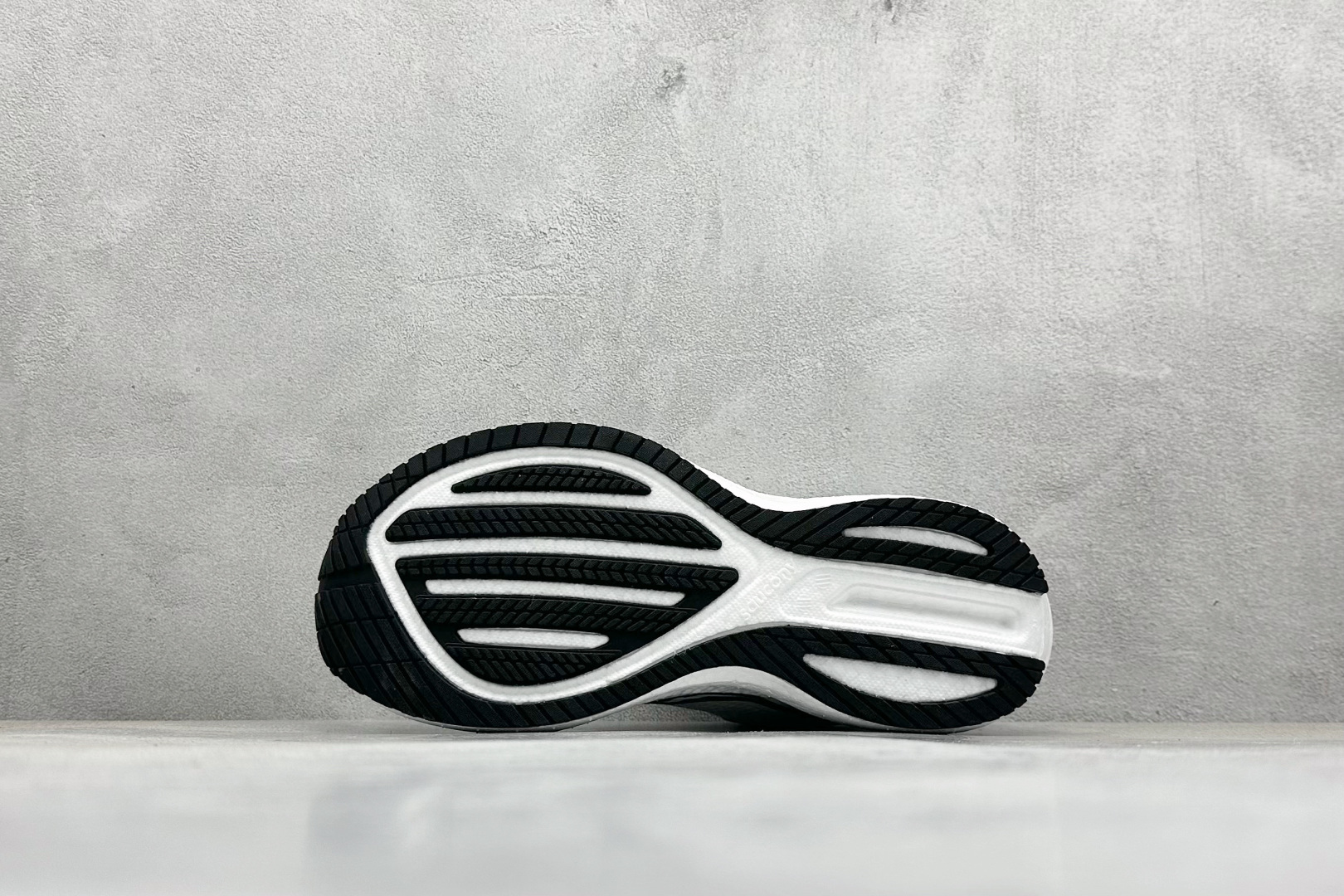 180 SF版Saucony Triumph 21 索康尼旗舰级缓震型跑鞋 S20881-Chinese UA Cheap High Quatity Brand Clothes Bags handbags Sneakers wholesale wholesaler seller from China Factory suppliers Fashion Clothing Shoes best Quality Beautiful Price 180 SF版Saucony Triumph 21 索康尼旗舰级缓震型跑鞋 S20881