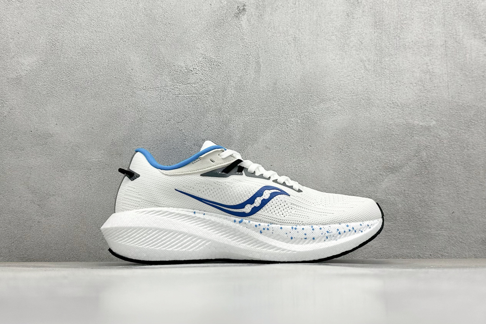 180 SF版Saucony Triumph 21 索康尼旗舰级缓震型跑鞋 S20881-Chinese UA Cheap High Quatity Brand Clothes Bags handbags Sneakers wholesale wholesaler seller from China Factory suppliers Fashion Clothing Shoes best Quality Beautiful Price 180 SF版Saucony Triumph 21 索康尼旗舰级缓震型跑鞋 S20881