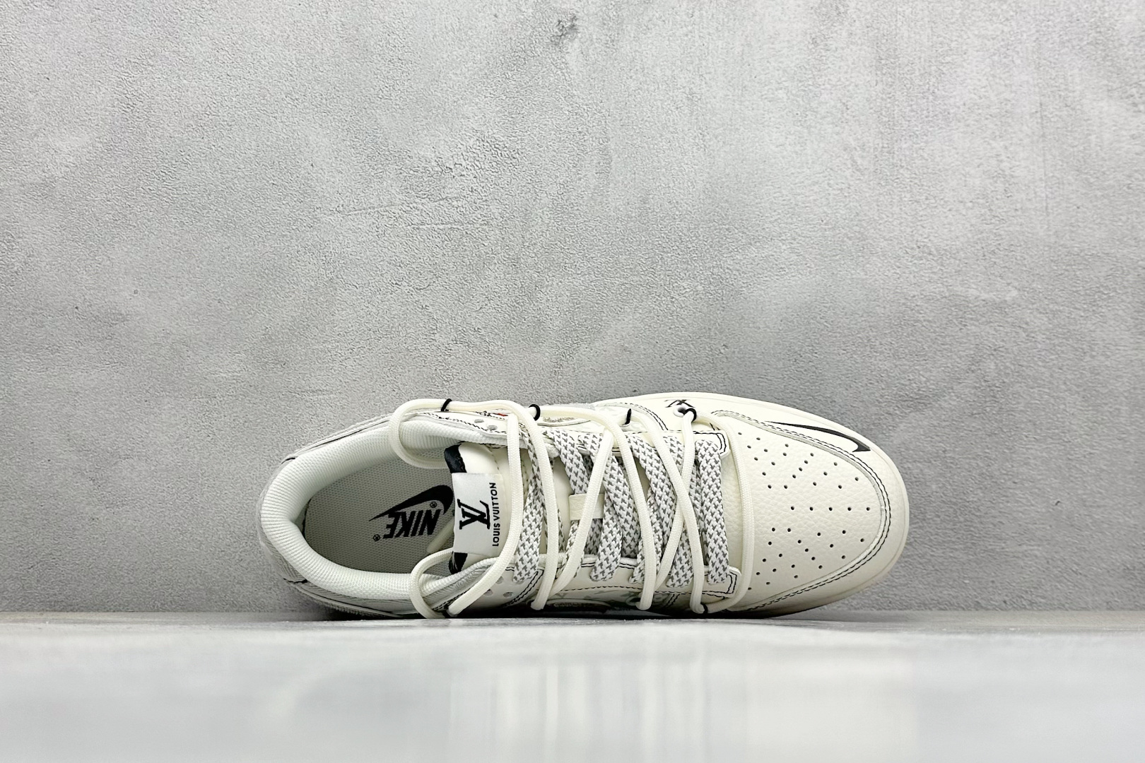 XC版Nike SB Dunk Low LV联名 灰布勾抽绳 周年高端定制 低帮休闲板鞋  YX5066-379