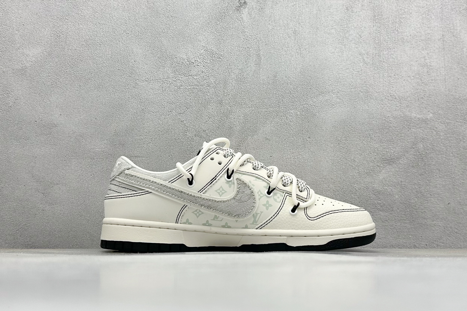 XC版Nike SB Dunk Low LV联名 灰布勾抽绳 周年高端定制 低帮休闲板鞋  YX5066-379