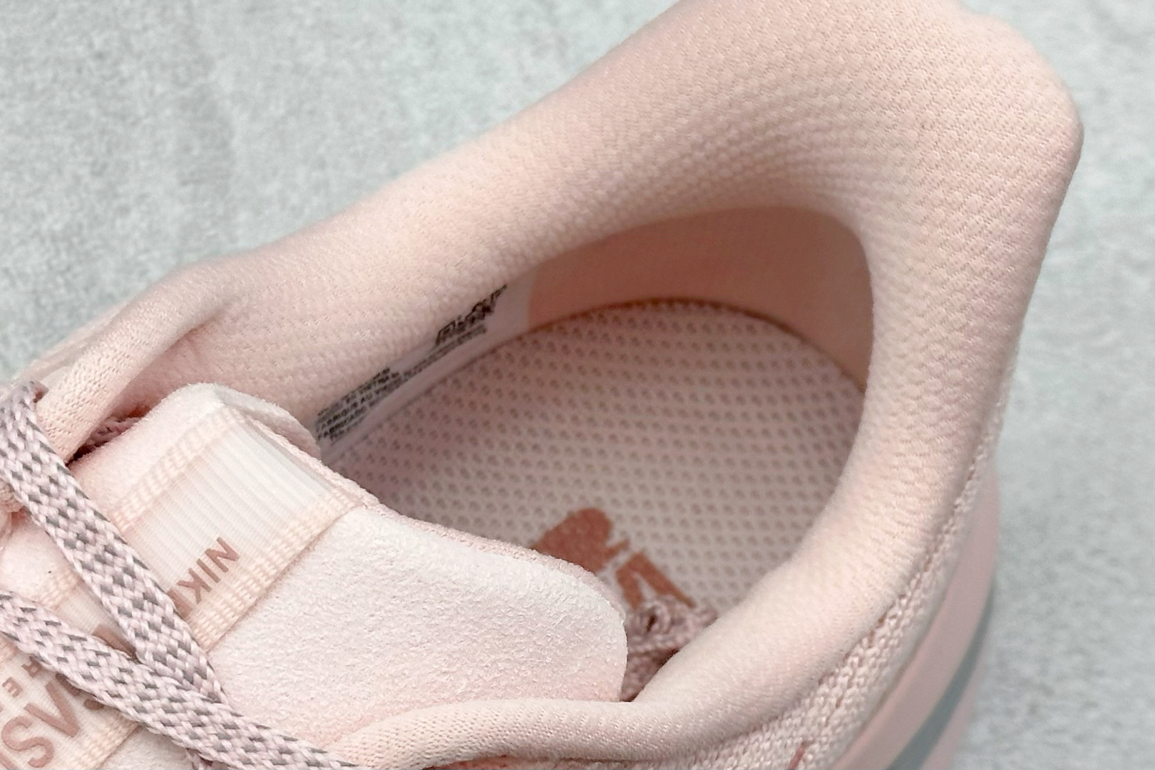 260 CK版NK Pegasus Premium系列 全掌气垫纤维气柱网面跑步鞋 HQ2593-601-Chinese UA Cheap High Quatity Brand Clothes Bags handbags Sneakers wholesale wholesaler seller from China Factory suppliers Fashion Clothing Shoes best Quality Beautiful Price 260 CK版NK Pegasus Premium系列 全掌气垫纤维气柱网面跑步鞋 HQ2593-601