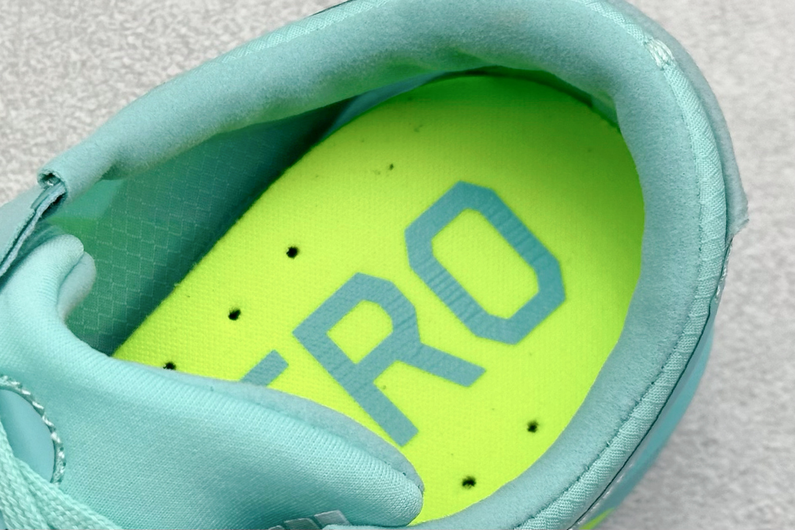 170 AdidAdizero Adios 9 M 阿迪透气轻盈低帮跑步鞋 JH5243