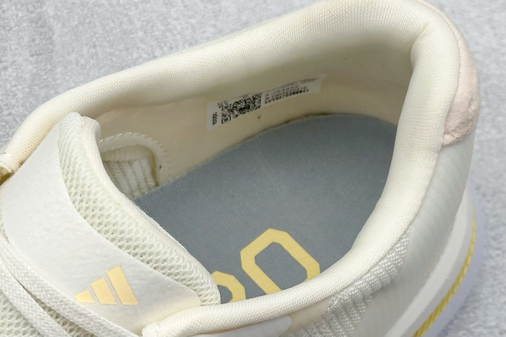 200 AdidAdizero Boston 13 轻盈跑鞋 超轻发泡底 缓震透气跑步鞋 JS4952