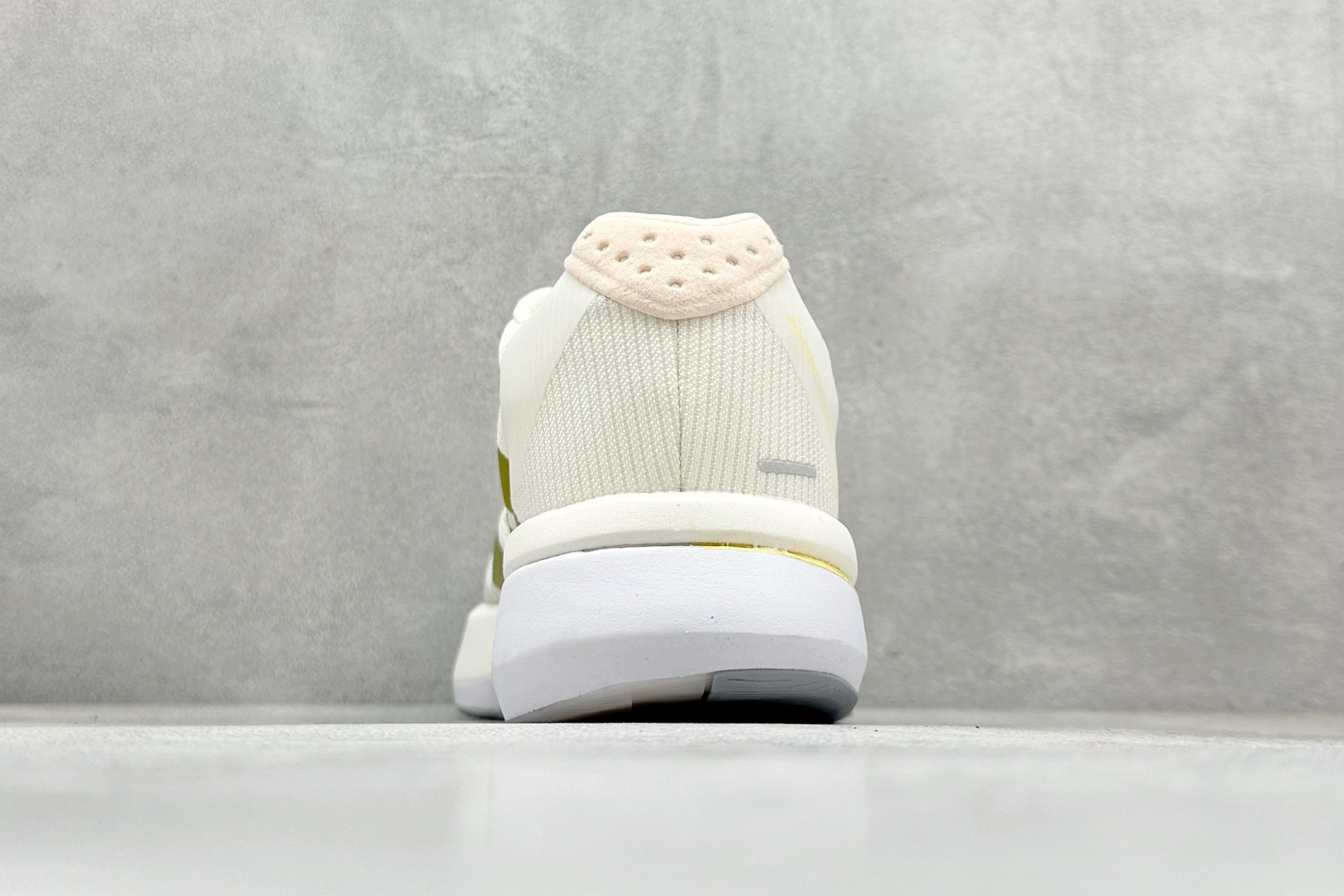 200 AdidAdizero Boston 13 轻盈跑鞋 超轻发泡底 缓震透气跑步鞋 JS4952