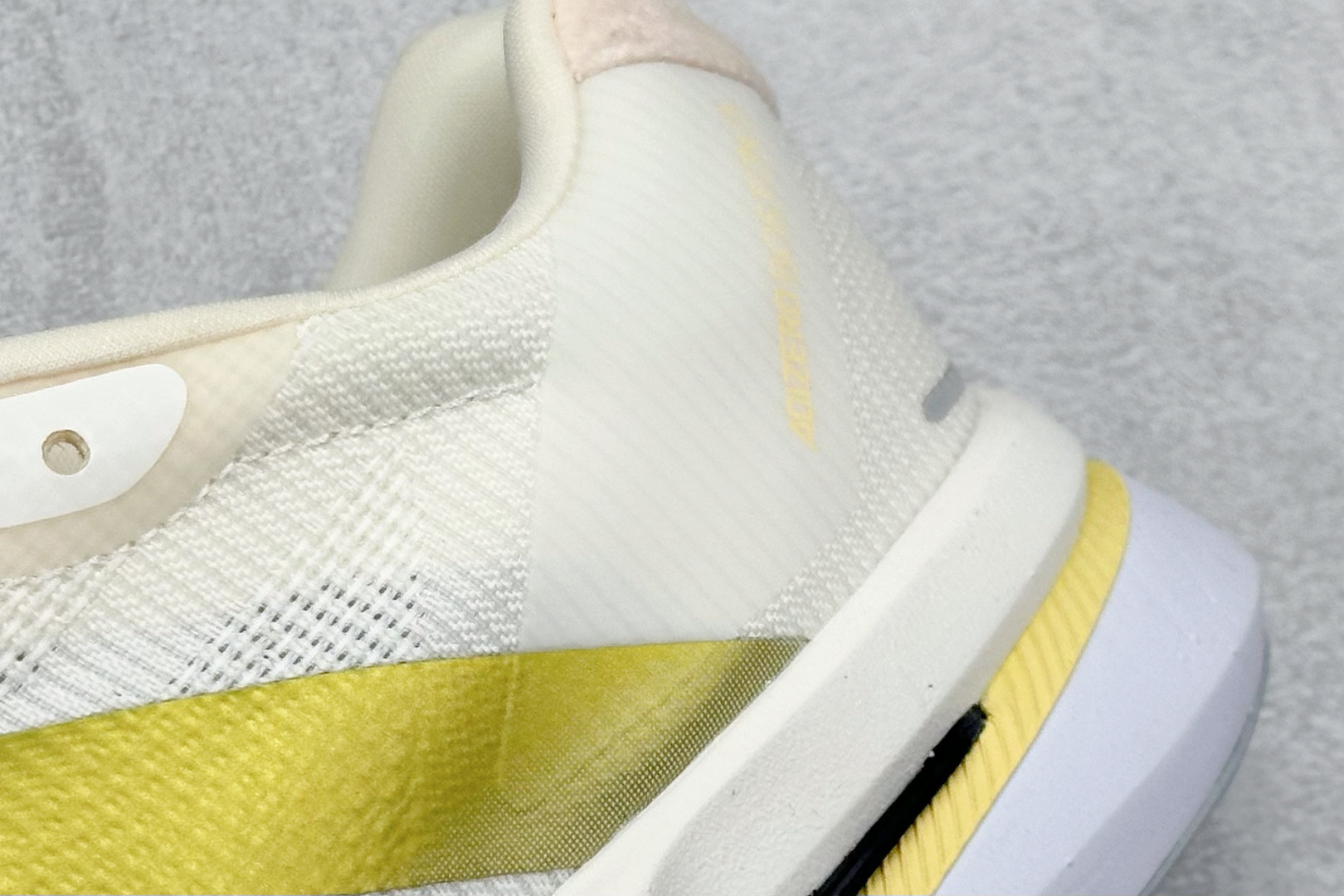 200 AdidAdizero Boston 13 轻盈跑鞋 超轻发泡底 缓震透气跑步鞋 JS4952