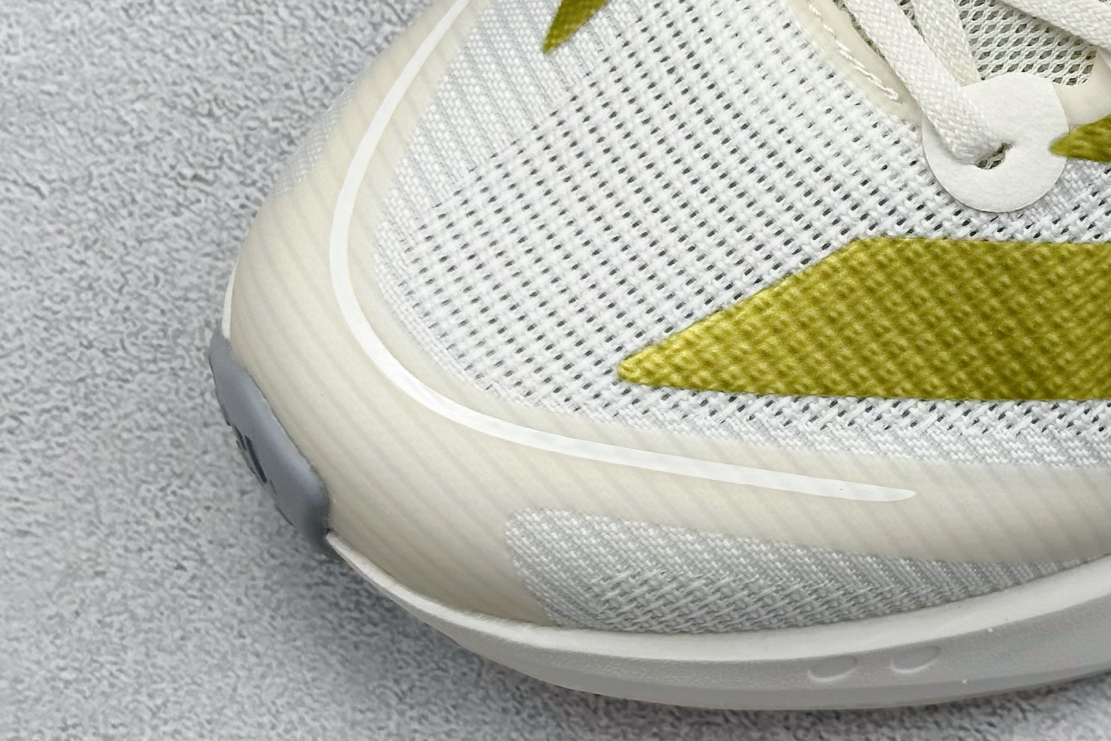 200 AdidAdizero Boston 13 轻盈跑鞋 超轻发泡底 缓震透气跑步鞋 JS4952