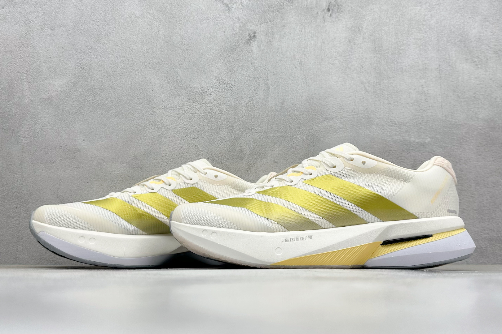 200 AdidAdizero Boston 13 轻盈跑鞋 超轻发泡底 缓震透气跑步鞋 JS4952