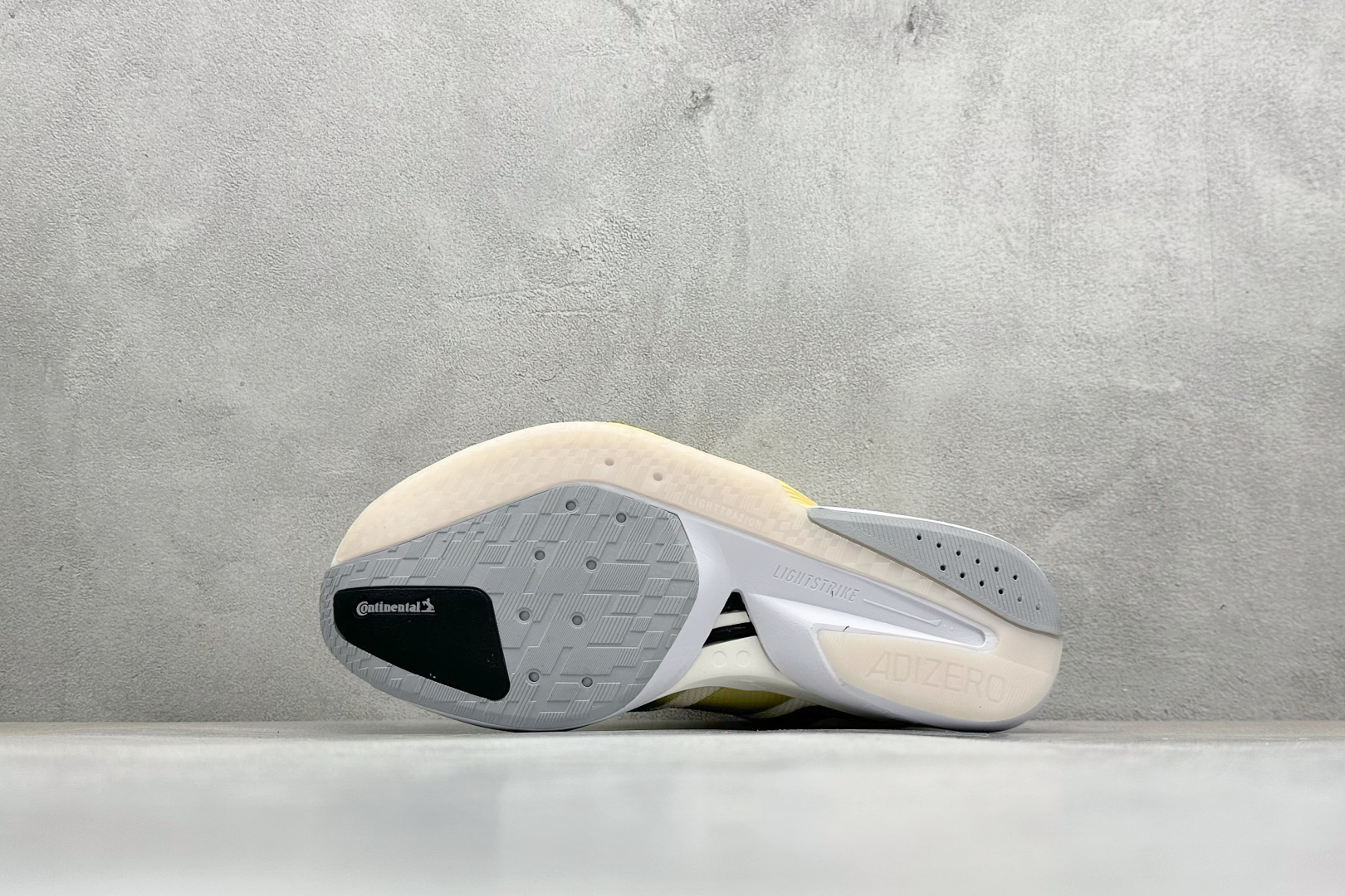 200 AdidAdizero Boston 13 轻盈跑鞋 超轻发泡底 缓震透气跑步鞋 JS4952