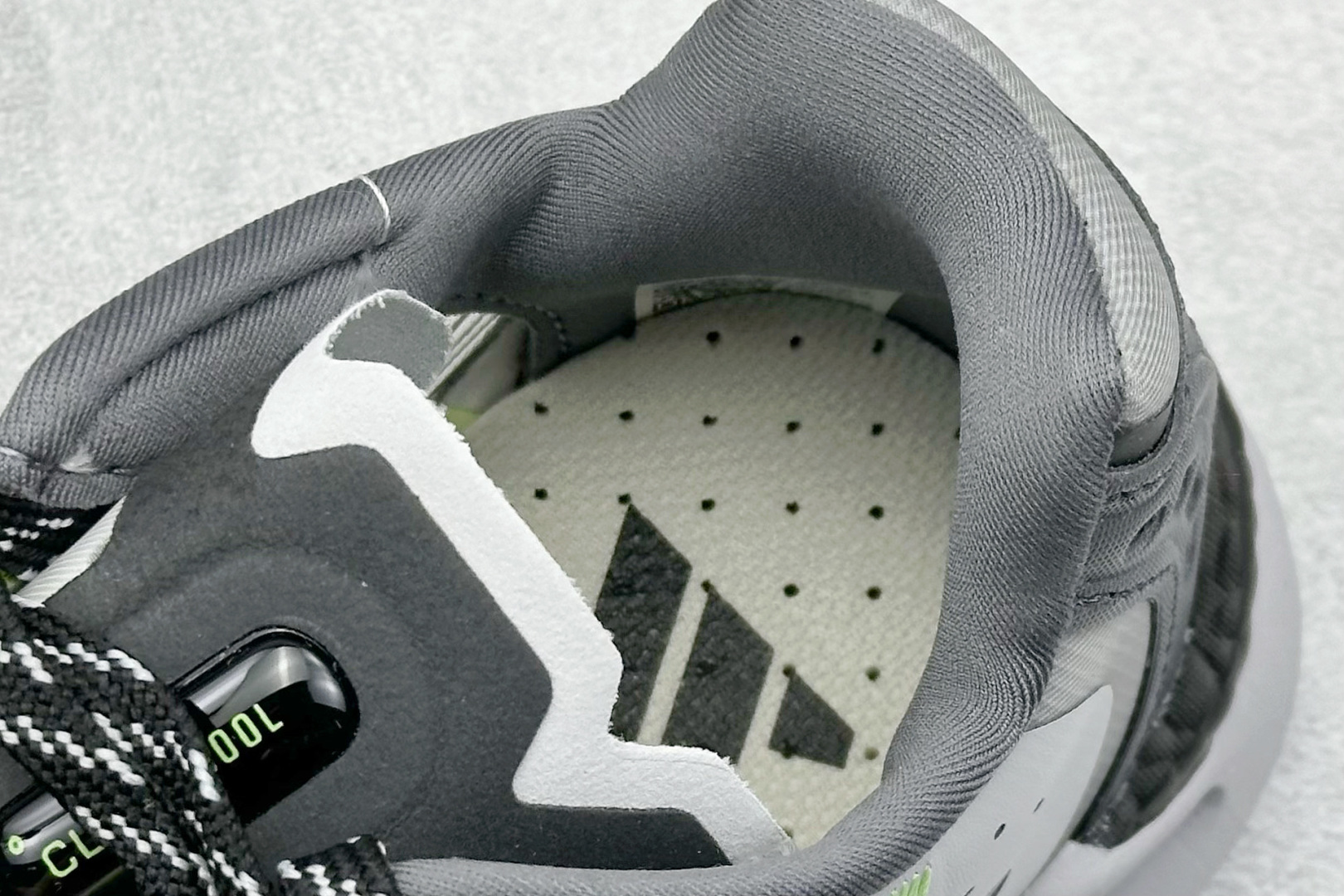 240 AdidCLIMACOOL XLG 4.0 复古休闲老爹鞋  JQ4940