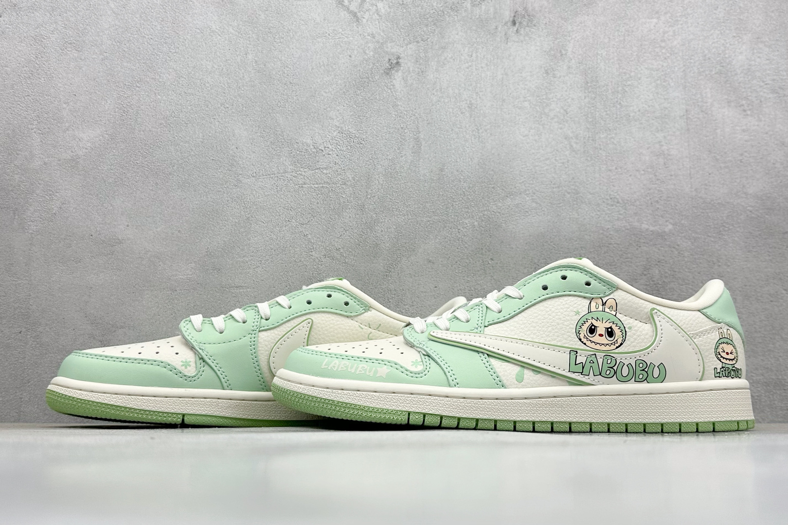 Travis Scott x Nike Air Jordan 1 Low x 拉布布涂鸦 Air Jordan 1 Low 反转绿白拉布布倒钩 XB1979-018