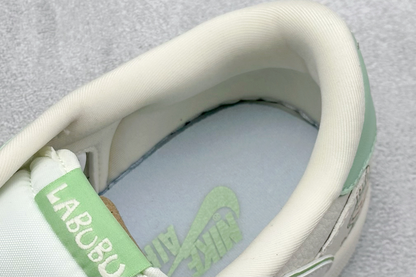 Travis Scott x Nike Air Jordan 1 Low x 拉布布涂鸦 Air Jordan 1 Low 反转绿白拉布布倒钩 XB1979-018