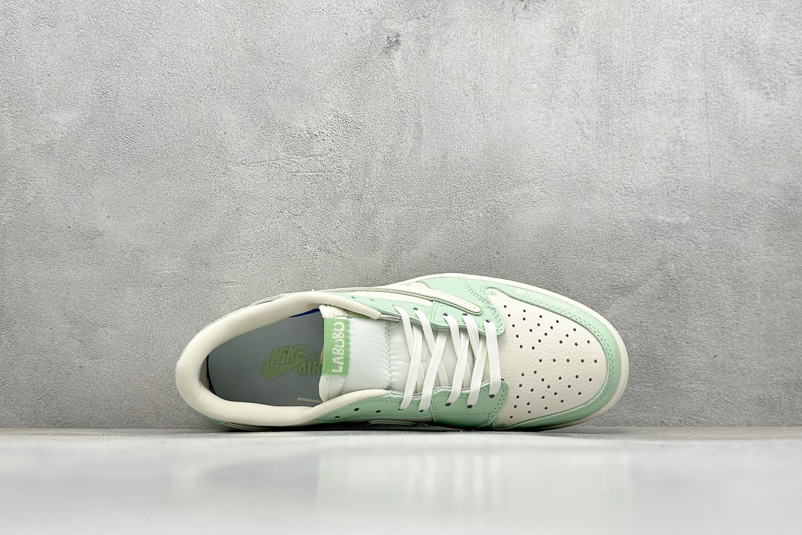 Travis Scott x Nike Air Jordan 1 Low x 拉布布涂鸦 Air Jordan 1 Low 反转绿白拉布布倒钩 XB1979-018