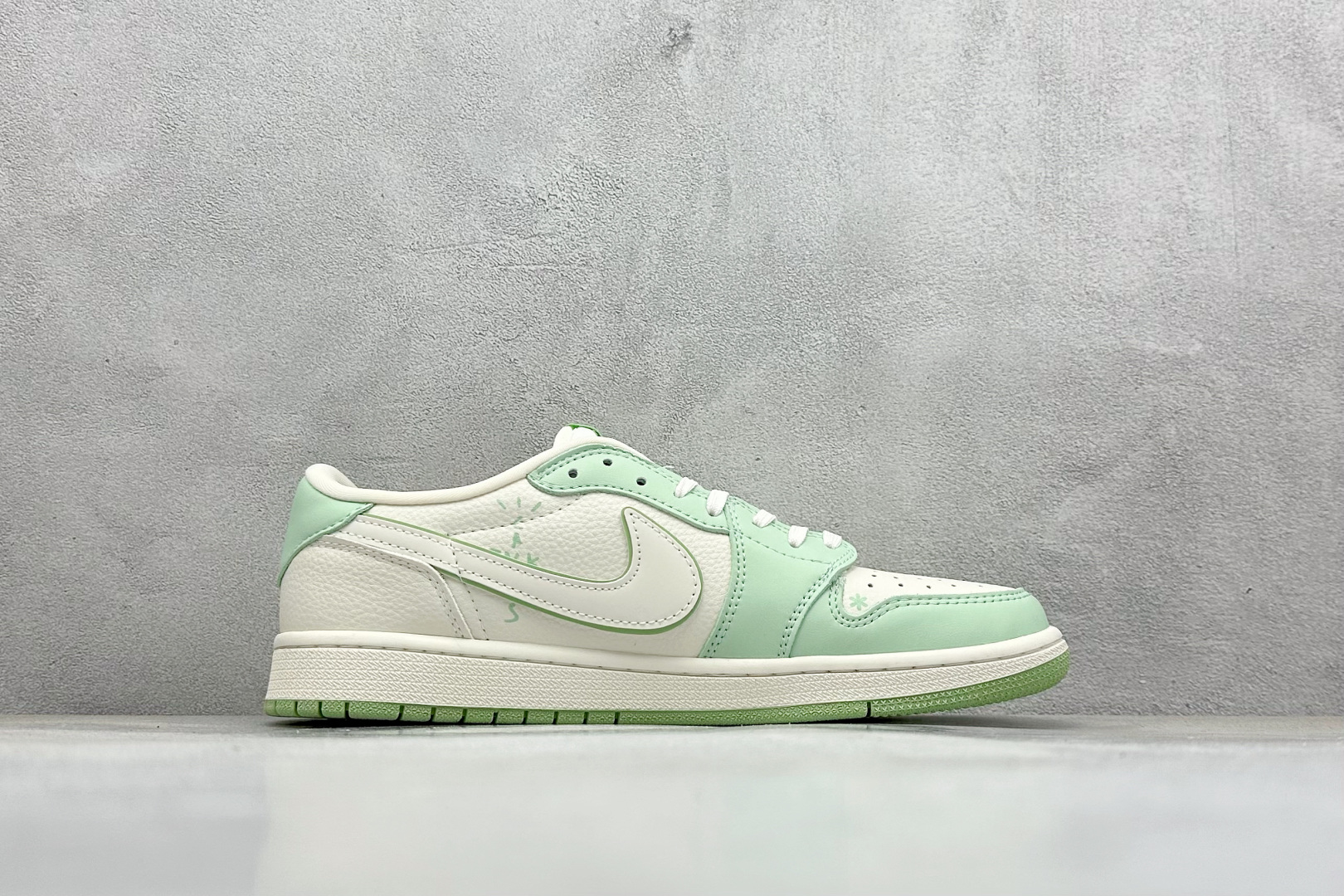 Travis Scott x Nike Air Jordan 1 Low x 拉布布涂鸦 Air Jordan 1 Low 反转绿白拉布布倒钩 XB1979-018