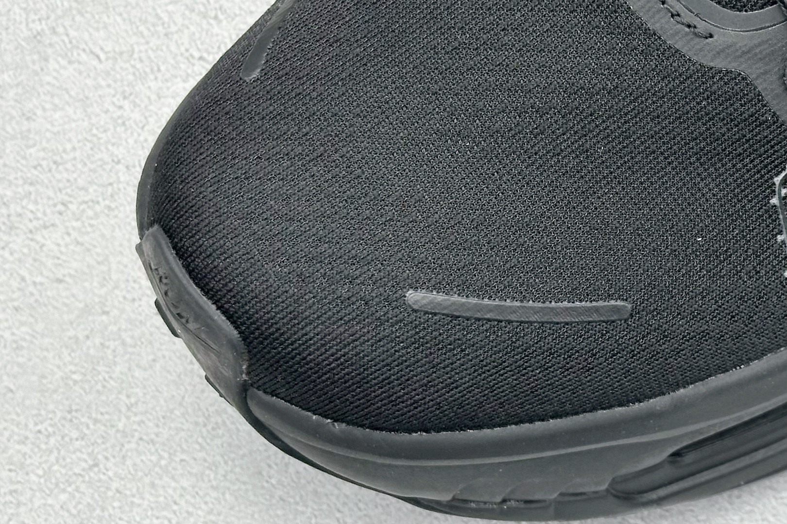 260 NIKE VOMERO PREMIUM 全掌气垫纤维气柱网面跑步鞋  HM5973-100