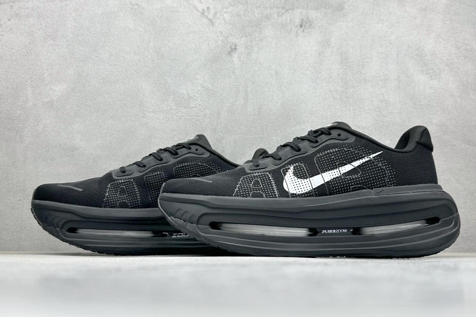 260 NIKE VOMERO PREMIUM 全掌气垫纤维气柱网面跑步鞋  HM5973-100