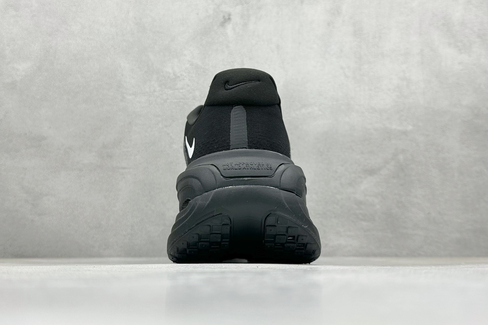 260 NIKE VOMERO PREMIUM 全掌气垫纤维气柱网面跑步鞋  HM5973-100