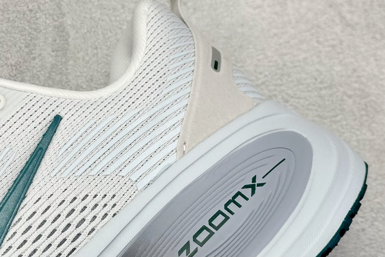RS版 NK Zoom VOMERO 18 轻量跑鞋 耐克网透面气 训跑练步鞋 HM6804-103