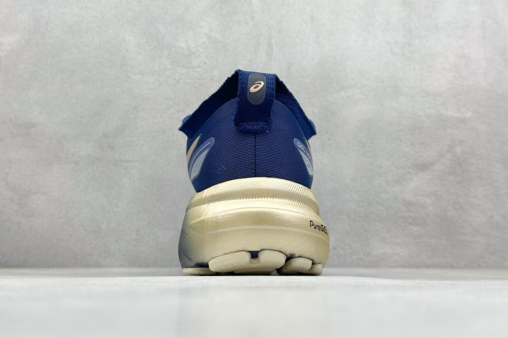 Asics Gel-Kayano 31 亚瑟士系列复古舒适织物休闲跑步鞋 1011B950-400