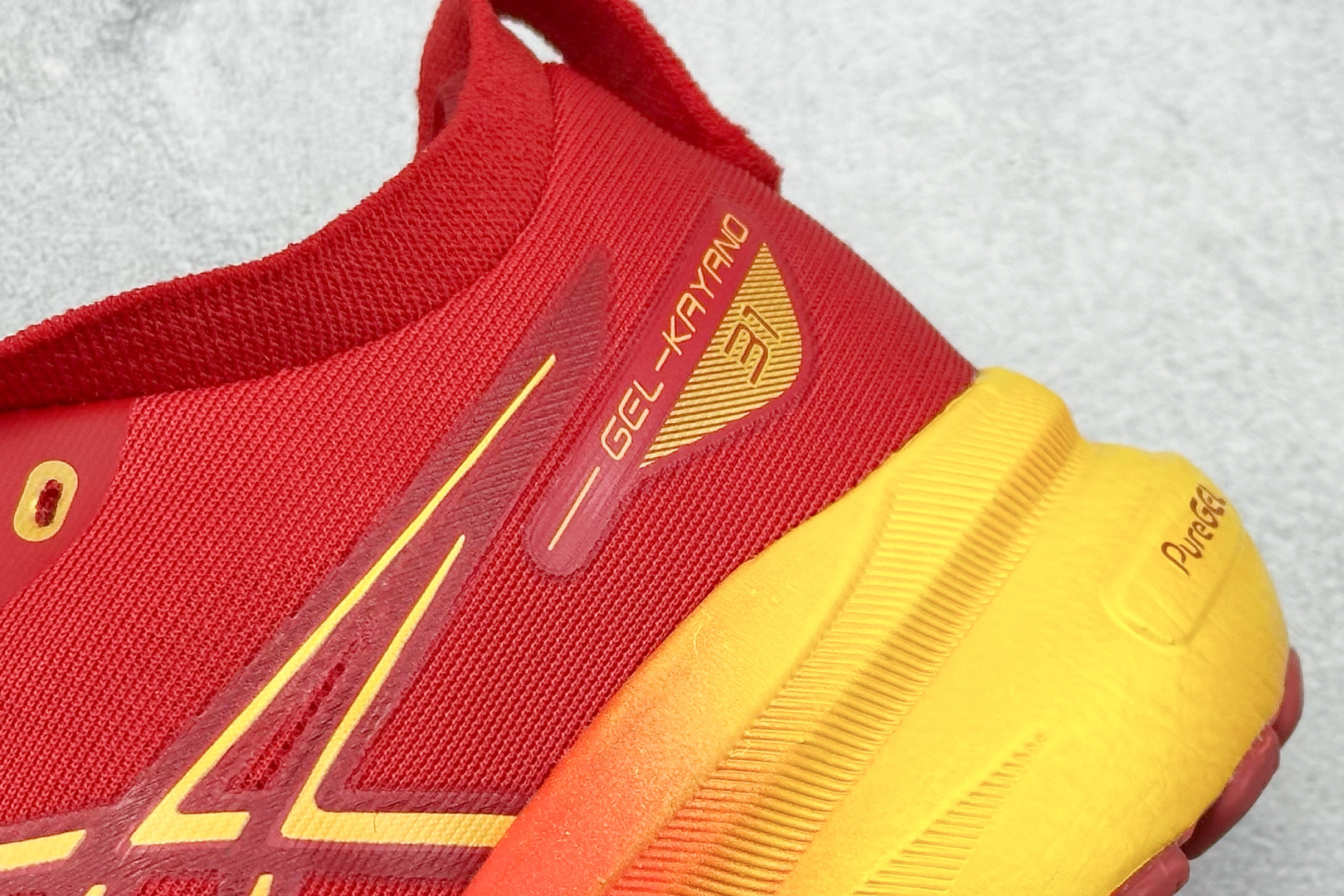 Asics Gel-Kayano 31 亚瑟士系列复古舒适织物休闲跑步鞋 1011C012-600