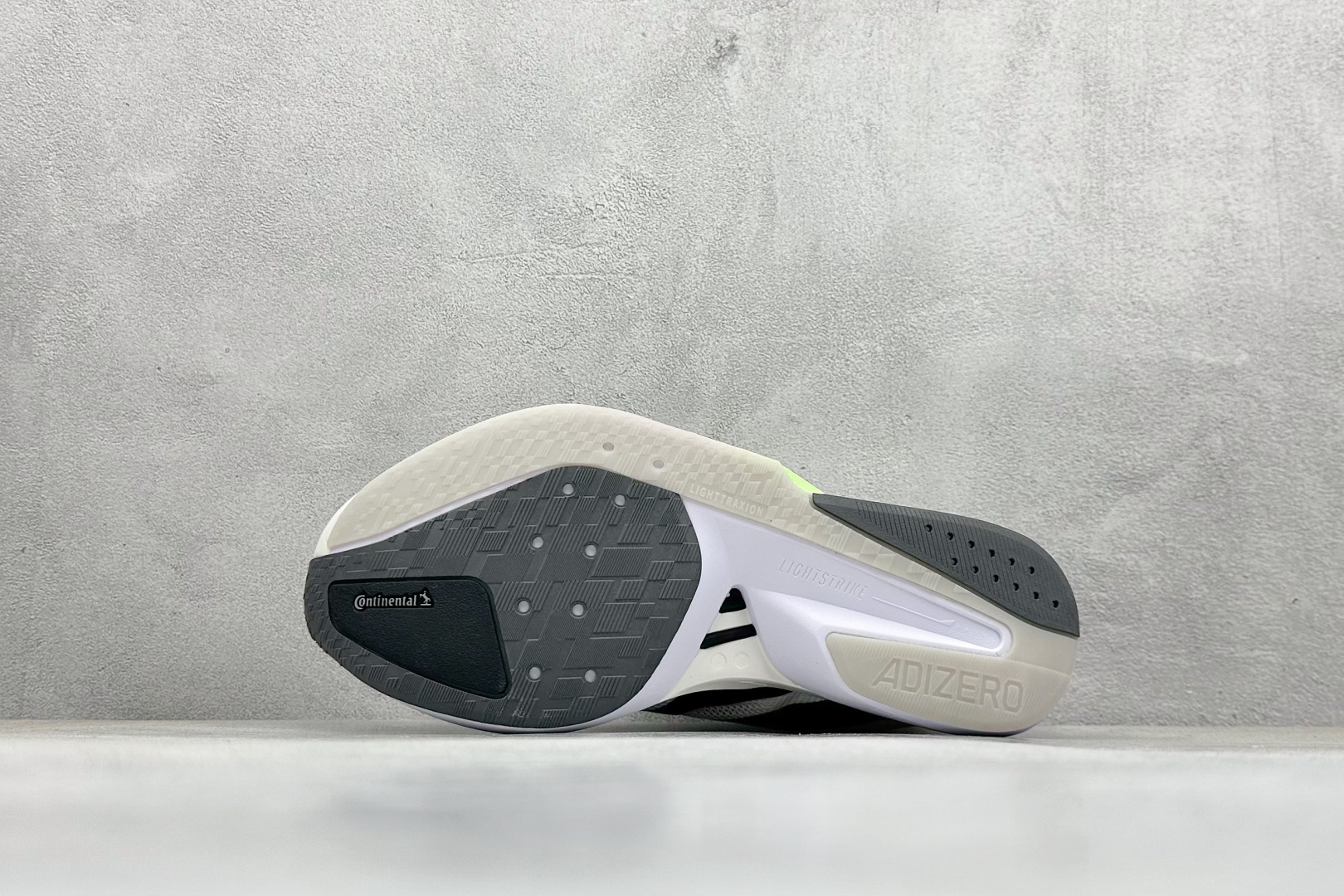 AdidAdizero Bost13 轻盈缓震透气跑步鞋 AdizeroBoston13跑鞋 JS4951