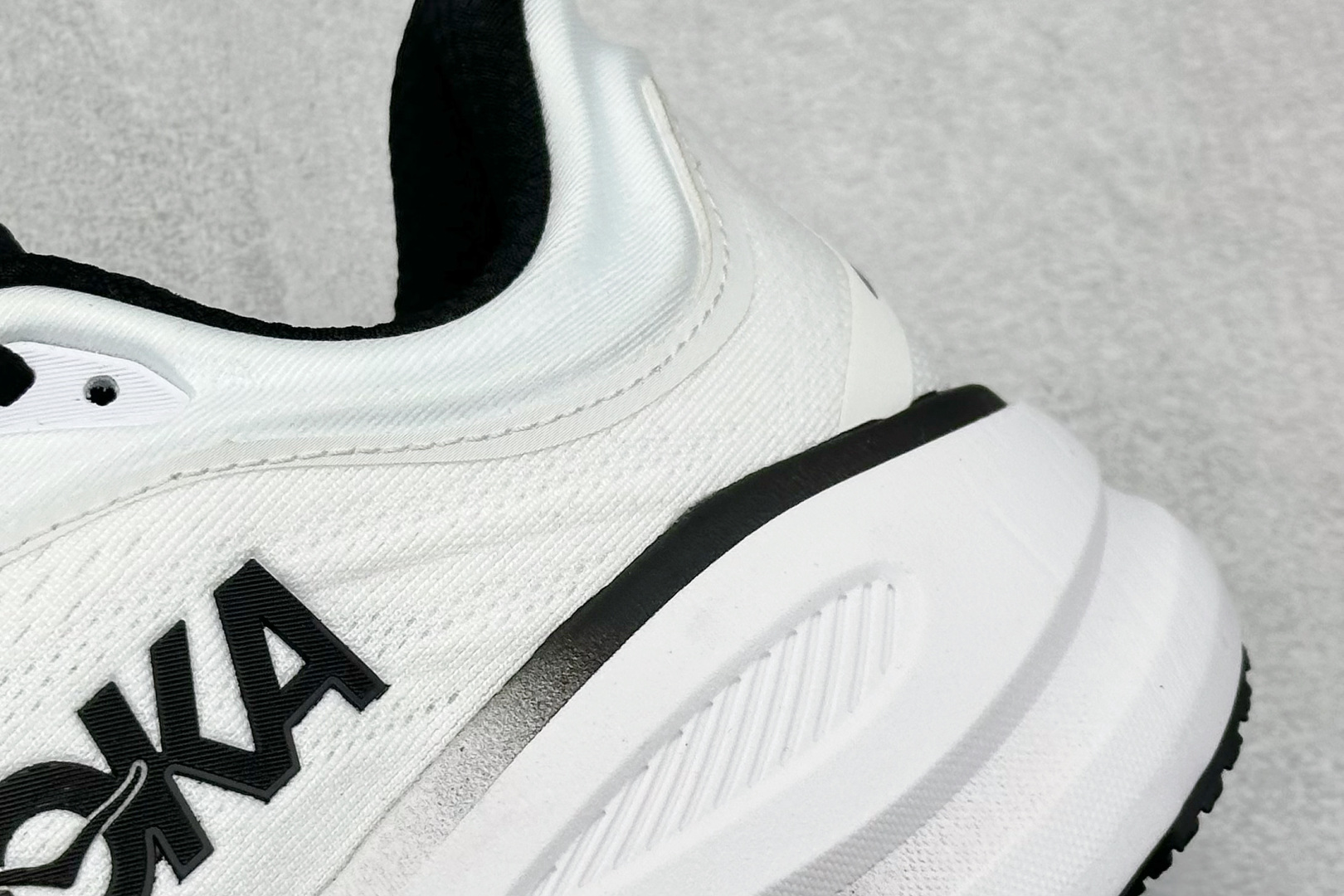 W版 HOKA ONE ONE Bondi 9 机能缓震跑鞋 1162011/WBLC