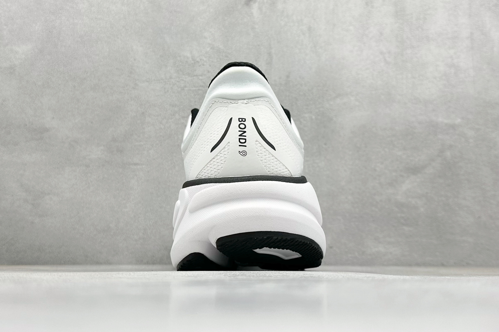 W版 HOKA ONE ONE Bondi 9 机能缓震跑鞋 1162011/WBLC