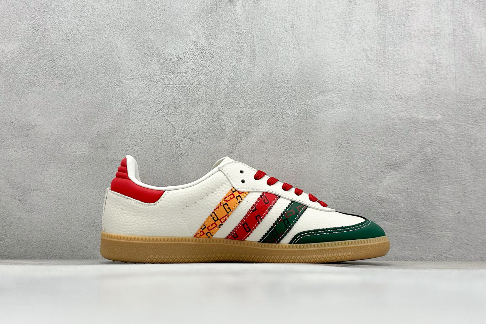 adidoriginals Samba x GUCCI 绿白红 桑巴舞系列复古经典轻便板鞋 DB0001