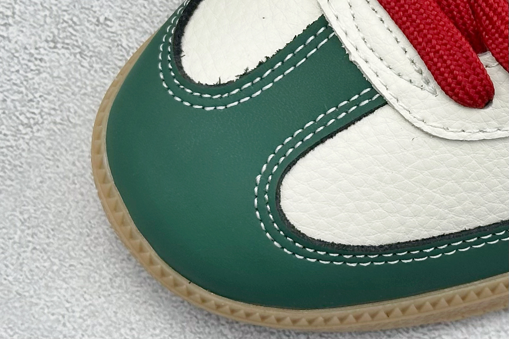 adidoriginals Samba x GUCCI 绿白红 桑巴舞系列复古经典轻便板鞋 DB0001